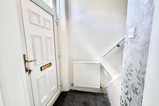 16, Yates Lane, Huddersfield photo 4