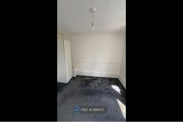 Dunster Close, Romford photo 4
