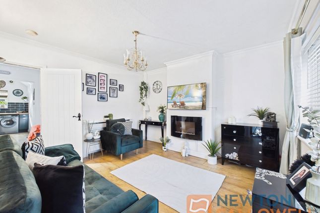 25 King Charles Avenue, Walsall photo 2