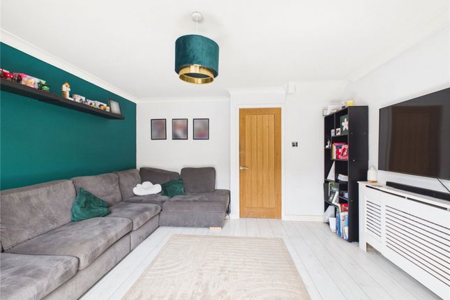 19, Stoneleigh Drive, Bristol photo 3