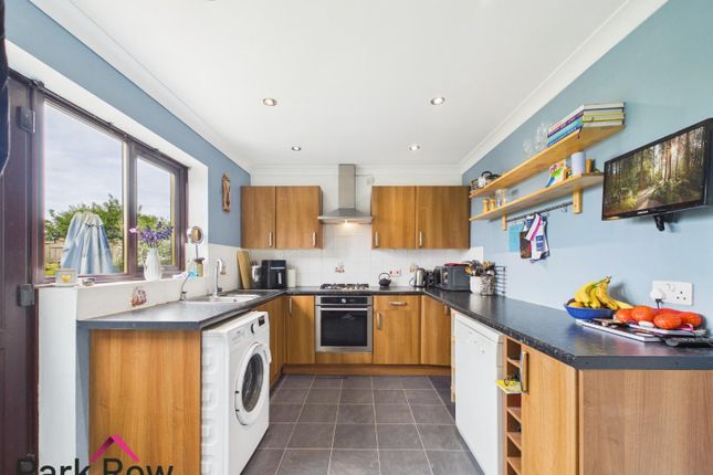 10, Queen Margarets Drive, Knottingley photo 3