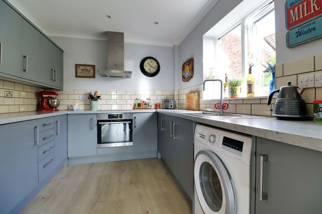 4 Heynings Close, Gainsborough photo 3