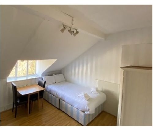 Room to rent in Holland Road, London