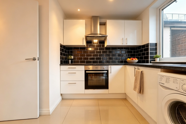 Room 2, 28 Tarbert Walk, Tarbert Walk, London photo 3