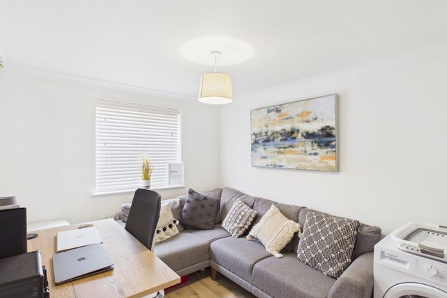 64, Phoenix Way, Stowmarket photo 4
