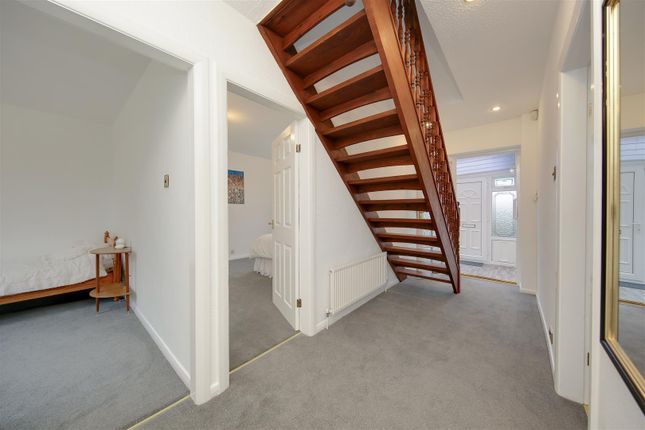 31, Hilltop Road, Chesterfield photo 3