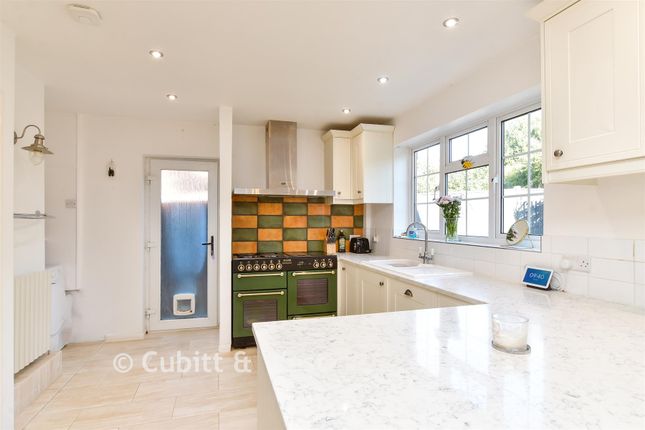 4, Hornbuckles Close, Lewes photo 3