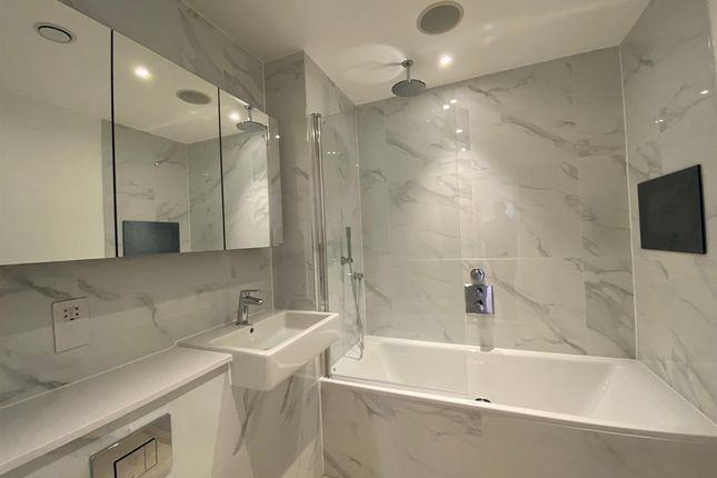 Flat to rent in Kensington, Atelier Apartments, Sinclair Road, London