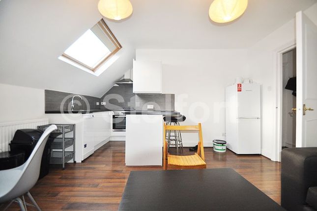 Thumbnail Flat to rent in Holloway Road, London