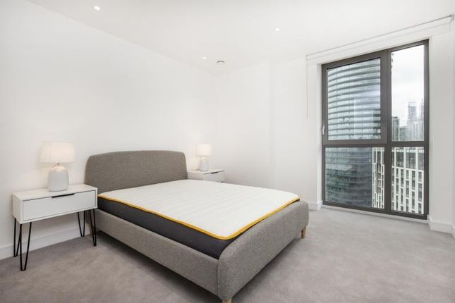 Flat to rent in Glasshouse Gardens, London