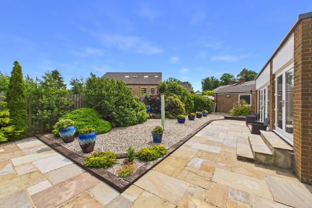 4, Spring Avenue Gildersome, Morley, Leeds photo 2