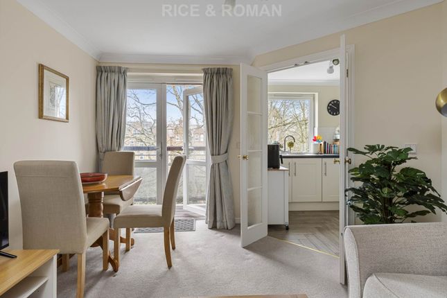 19 Connaught Court, Alma Road, Windsor photo 3