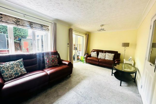 35, Moore Close, Coventry photo 4
