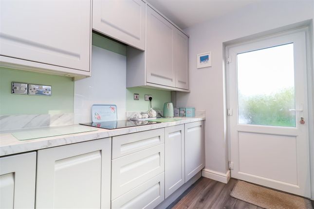 14, Manor Rise, Wakefield photo 3