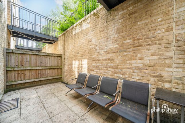 13 Lacey Drive, Edgware photo 4