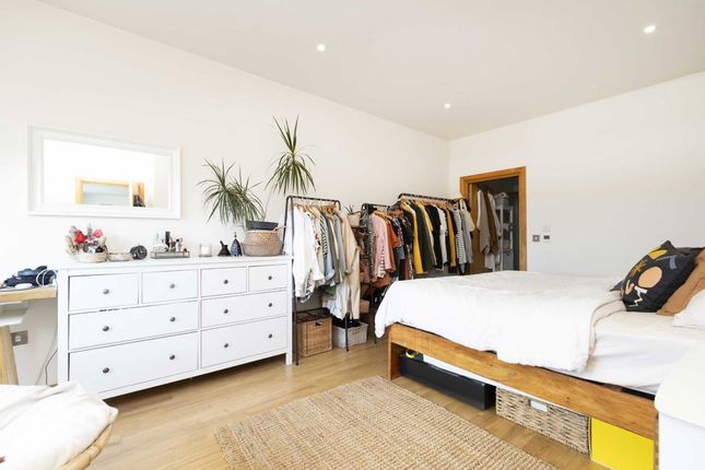 Flat 603, Ink Court, 419, Wick Lane, London photo 4