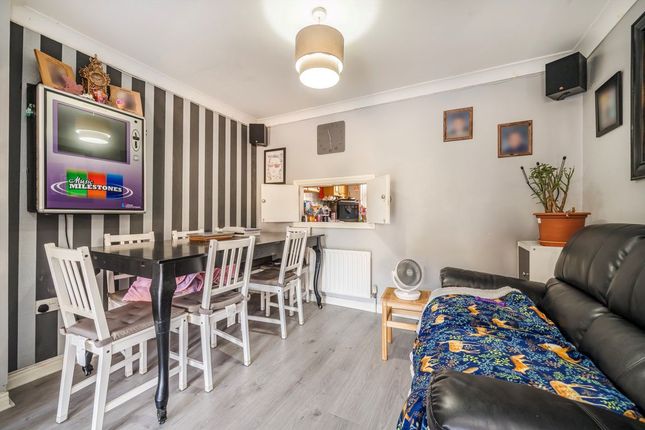 40, Beaumont Place, Isleworth photo 4