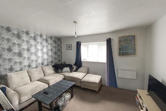 Flat 1, 285, Church Road, Northolt photo 2