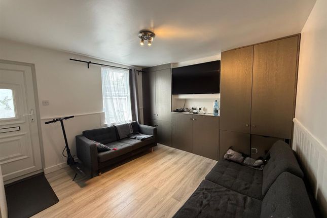 5, Grove Terrace, Southall photo 3