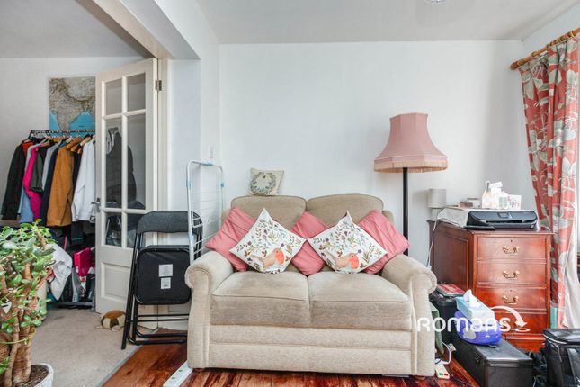 The Annexe, 41, Star Post Road, Surrey photo 3