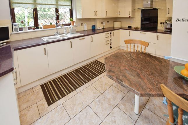 19, Pinn Valley Road, Exeter photo 4