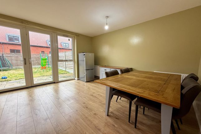17, Pennington Gardens, Cheadle photo 3