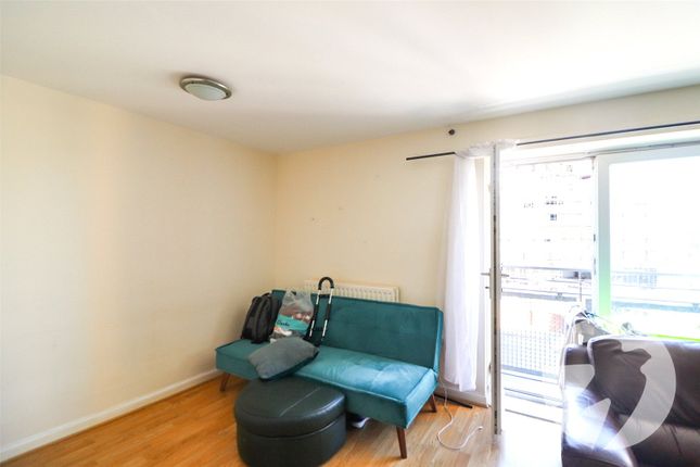 Flat 9, Cutter House,, Macarthur Close, Erith photo 2
