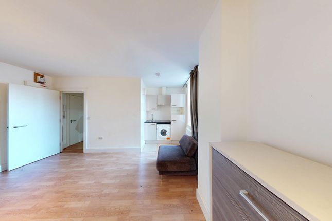 12a Britannia house,, 960 High Road, London photo 3