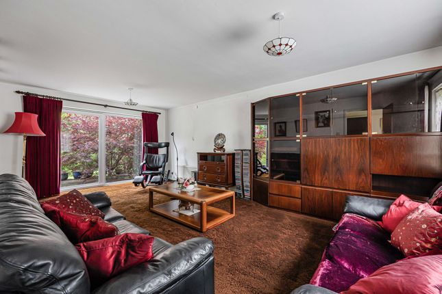 10 Warren Wood Drive, High Wycombe photo 2