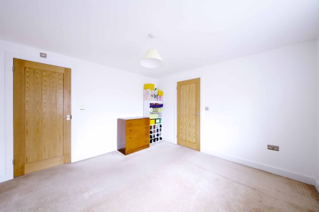 Ruby Court, Maidenhead photo 3