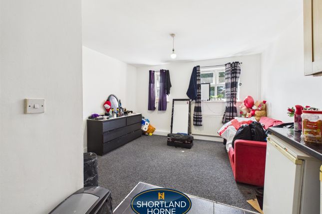 17 Ardea Court, David Road, Coventry photo 4