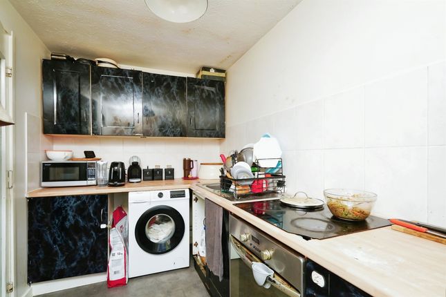 22, Linacre Close, Didcot photo 3