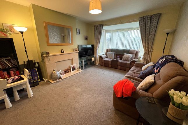 16, Highgate Grove, Bradford photo 2