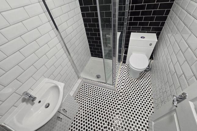 155 South Norwood Hill, London photo 4