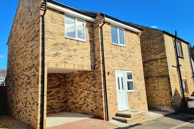 Thumbnail Detached house to rent in Cross Street, Huntingdon