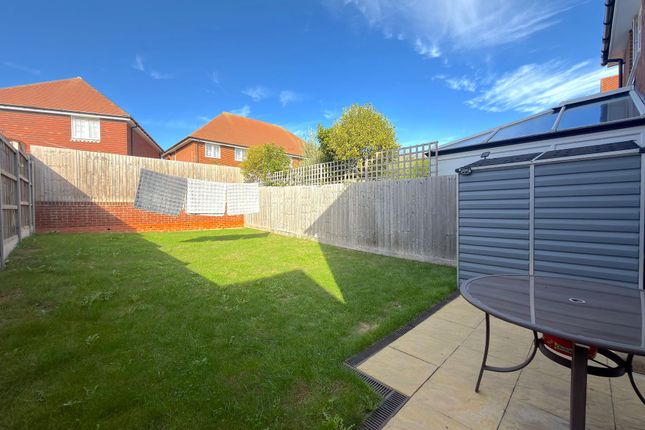 1 Arden Close, Faversham photo 4
