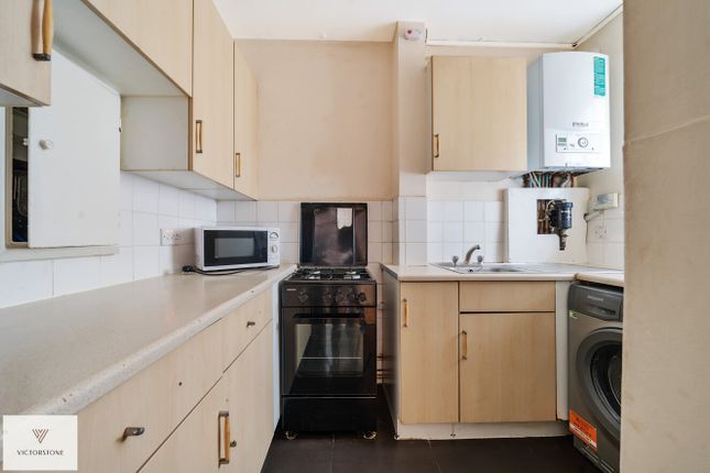 Flat 9  Flat 9, Bow Road, London photo 3