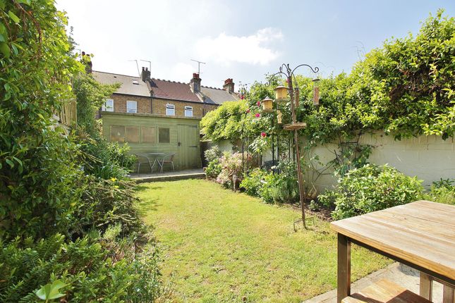105 Linkfield Road, Isleworth photo 2