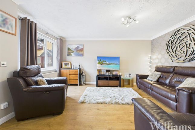 39 Little Orchards, Aylesbury photo 3