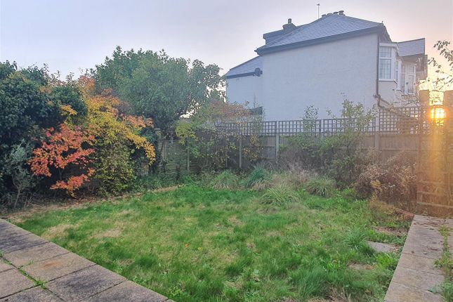 137, Falmouth Gardens, Ilford photo 2