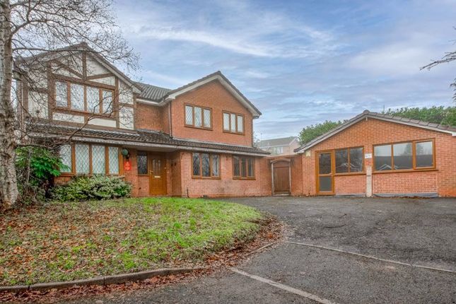 Thumbnail Detached house for sale in Hollowfields Close, Redditch