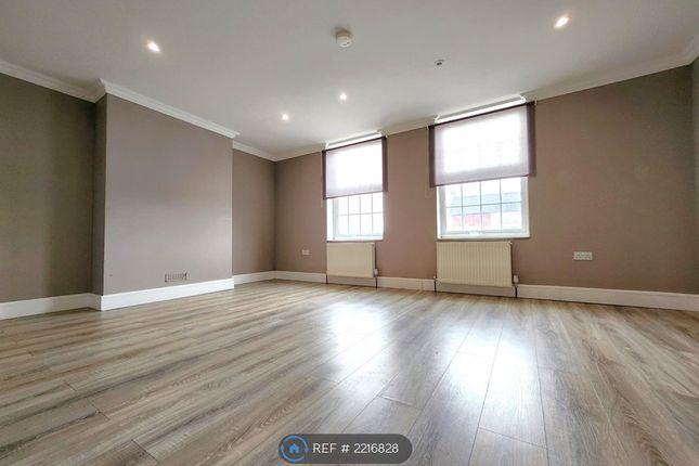 Flat to rent in Old Church Road, London