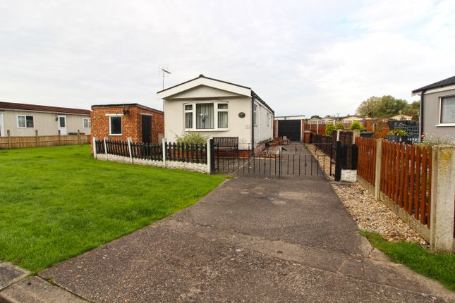 Thumbnail Mobile/park home for sale in First Avenue, Ashfield Park, Scunthorpe