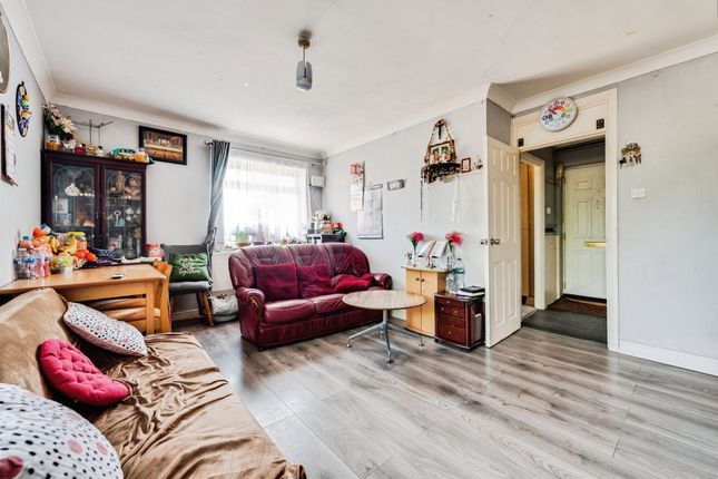 51, Kingswood Avenue, Swindon photo 4