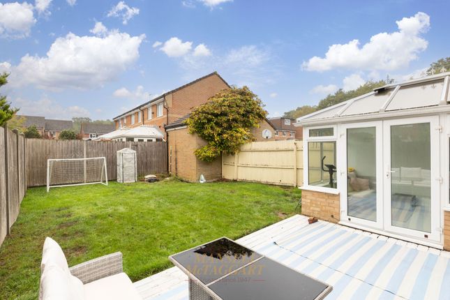8 Lidsey Close, Crawley photo 4