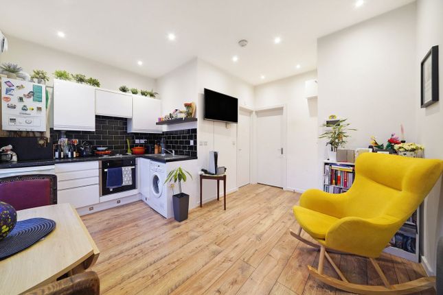 Flat C, 37, Butler Avenue, Harrow photo 2