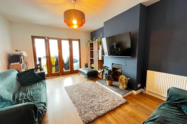 12 Chelsworth Drive, Romford photo 2