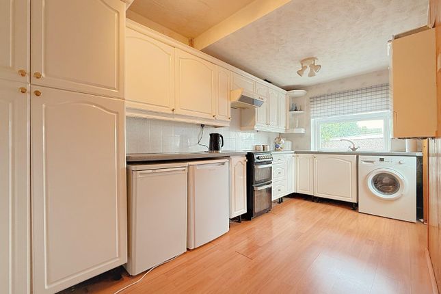 11, Glenroyd Close, Pudsey photo 3