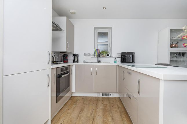 23 Duffy Court, Tennyson Avenue, Huddersfield photo 4