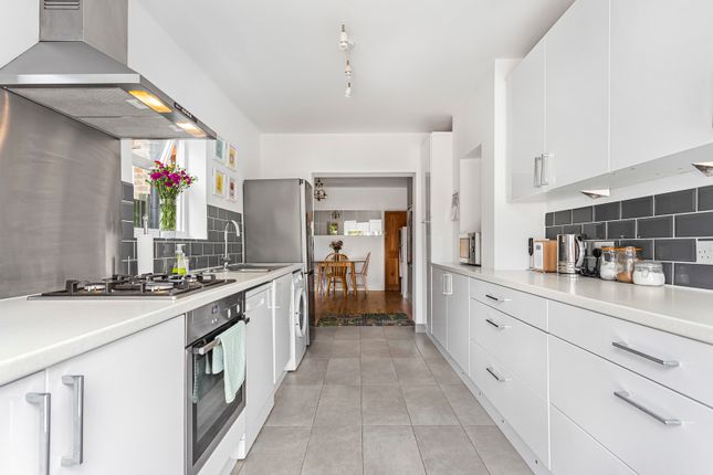 26, Harvest Road, Egham photo 3